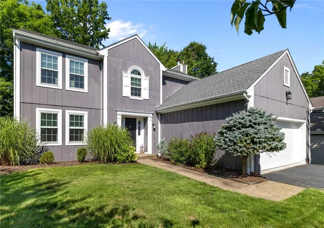 Photo 3 of Single family home for sale at 130 Valley Frg Dr, Cranberry Twp, PA 16066 | MLS# 1772570 | Listing updated on 2026-09-20