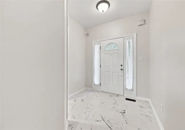 Photo 3 of Single family home for sale at 1249 Snee Dr, South Park, PA 15236 | MLS# 1772395 | Listing updated on 2026-09-12