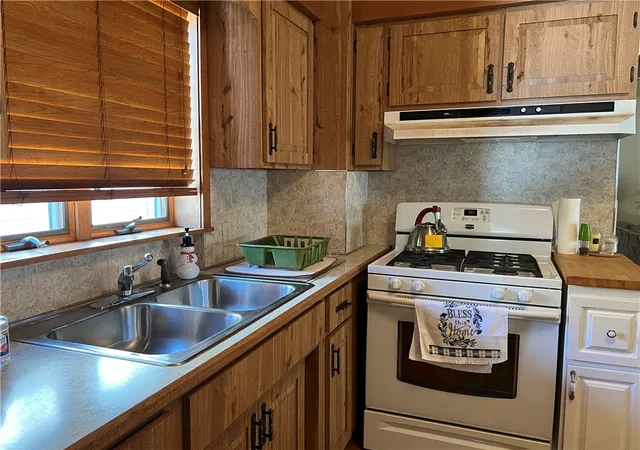 Photo 4 of Single family home for sale at 10 E Garfield Ave, New Castle, PA 16105 | MLS# 1772428 | Listing updated on 2026-09-03