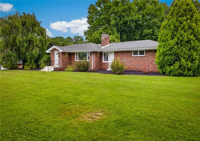 Photo 3 of Single family home for sale at 219 Mission Meade Dr, Neshannock Twp, PA 16105 | MLS# 1772788 | Listing updated on 2026-10-02
