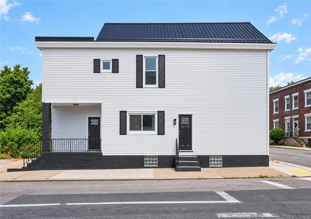 Photo 2 of Single family home for sale at 4542 Friendship Ave, Bloomfield, PA 15224 | MLS# 1772786 | Listing updated on 2026-09-04