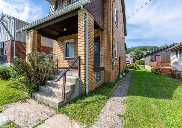 Photo 3 of Single family home for sale at 1720 Tyler St, Aliquippa, PA 15001 | MLS# 1772815 | Listing updated on 2026-09-04