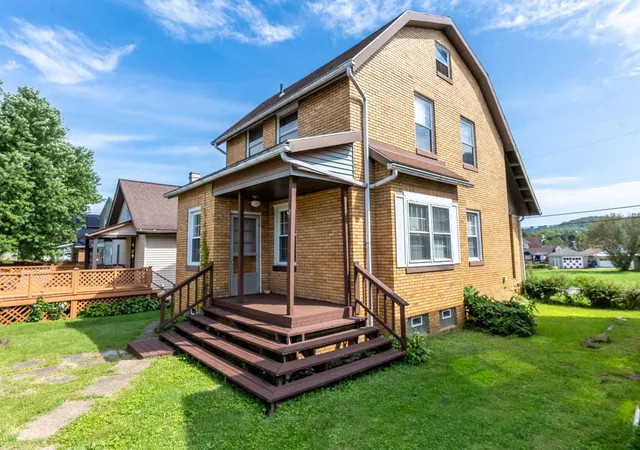 Photo 3 of Single family home for sale at 1720 Tyler St, Aliquippa, PA 15001 | MLS# 1772815 | Listing updated on 2026-09-04