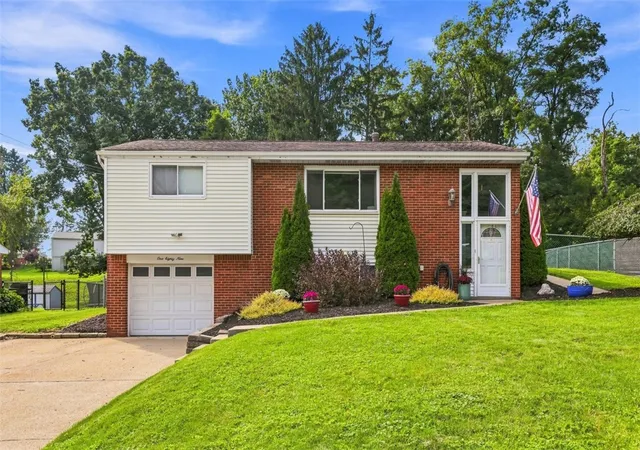 Photo 1 of Sale Pending at 189 Rosemont Dr, Moon/crescent Twp, PA 15108 | MLS# 1772523 | Listing updated on 2026-09-06
