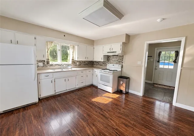 Photo 3 of Single family home for sale at 3008 Old Pittsburgh Rd, Shenango Twp, PA 16101 | MLS# 1772803 | Listing updated on 2026-09-09
