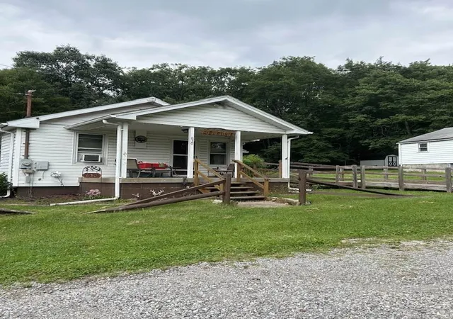 Photo 1 of Single family home for sale at 830 Railroad St, Clarion, PA 16214 | MLS# 1772822 | Listing updated on 2026-09-15
