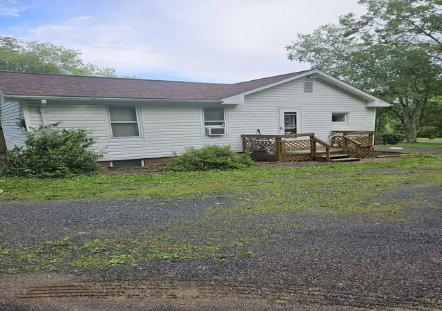 Photo 3 of Single family home for sale at 830 Railroad St, Clarion, PA 16214 | MLS# 1772822 | Listing updated on 2026-09-15