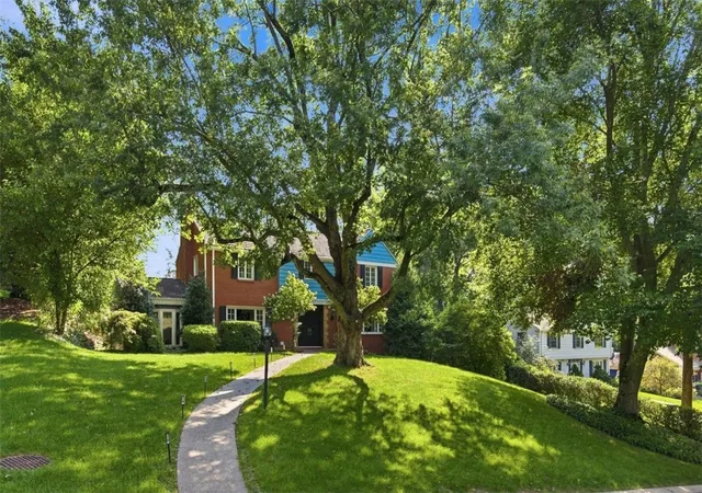 Photo 1 of Single family home for sale at 809 White Oak Cir, Mt Lebanon, PA 15228 | MLS# 1772760 | Listing updated on 2026-09-20