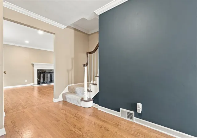 Photo 3 of Single family home for sale at 809 White Oak Cir, Mt Lebanon, PA 15228 | MLS# 1772760 | Listing updated on 2026-09-20