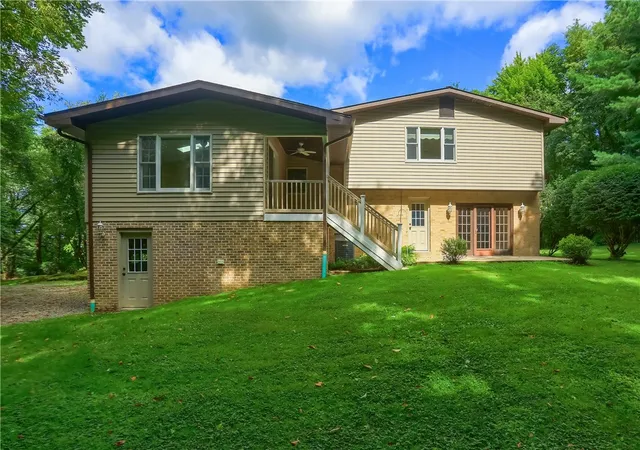 Photo 3 of Single family home for sale at 119 Buckingham Dr, Middlesex Twp, PA 16059 | MLS# 1771626 | Listing updated on 2026-09-09