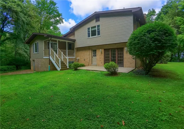 Photo 4 of Single family home for sale at 119 Buckingham Dr, Middlesex Twp, PA 16059 | MLS# 1771626 | Listing updated on 2026-09-09