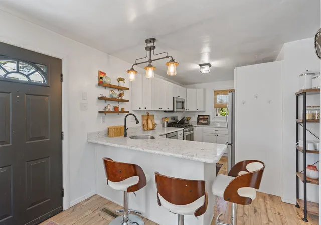 Photo 2 of Single family home for sale at 486 Lindsay Rd, Scott Twp, PA 15106 | MLS# 1772837 | Listing updated on 2026-09-12