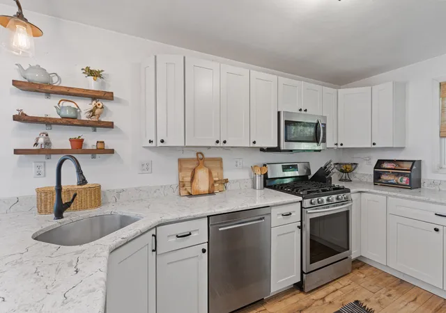 Photo 4 of Single family home for sale at 486 Lindsay Rd, Scott Twp, PA 15106 | MLS# 1772837 | Listing updated on 2026-09-12