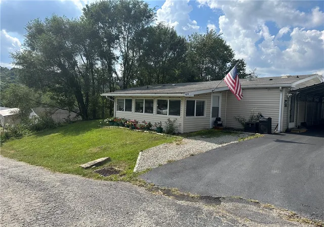 Photo 3 of Manufactured home for sale at 428 Evans, Donegal, PA 15628 | MLS# 1772728 | Listing updated on 2026-09-21