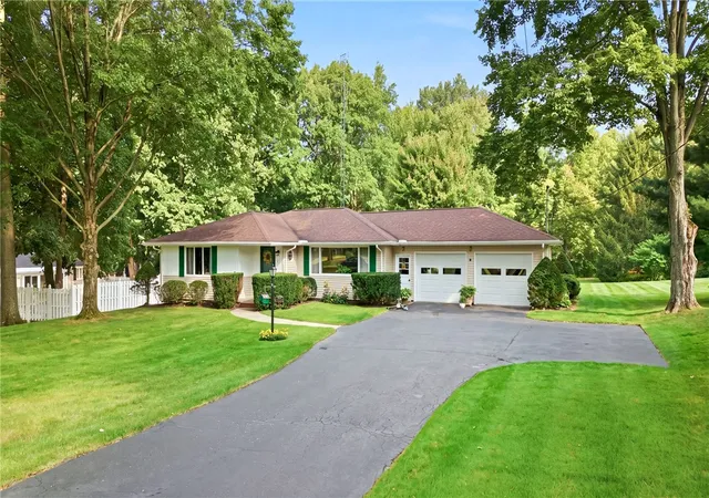 Photo 1 of Single family home for sale at 3595 Ridgewood Dr, Hermitage, PA 16148 | MLS# 1772317 | Listing updated on 2026-09-05