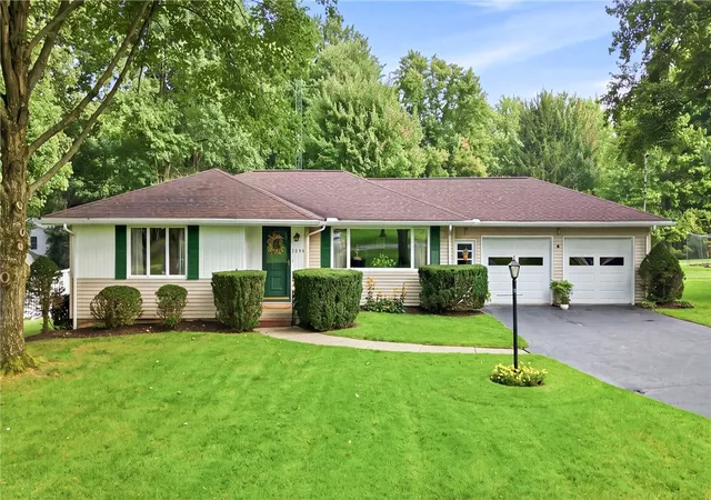 Photo 2 of Single family home for sale at 3595 Ridgewood Dr, Hermitage, PA 16148 | MLS# 1772317 | Listing updated on 2026-09-05