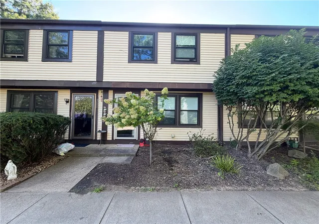 Photo 2 of Townhouse for sale at 3086 Dara Dr, South Park, PA 15129 | MLS# 1772856 | Listing updated on 2026-10-16