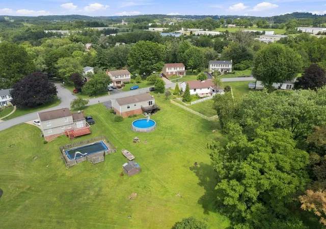 Photo 3 of Single family home for sale at 27 Pheasant Run Dr, Penn Twp, PA 15632 | MLS# 1772872 | Listing updated on 2026-09-13
