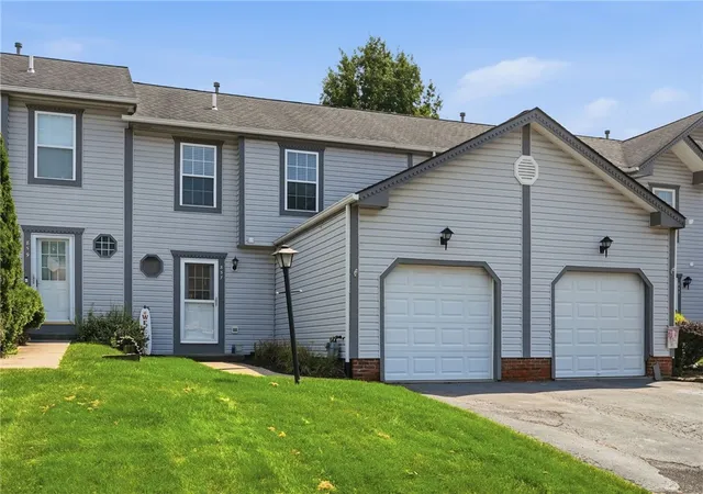 Townhouse for sale at 857 Sunset Cir, Cranberry Twp, PA 16066 | MLS# 1772643