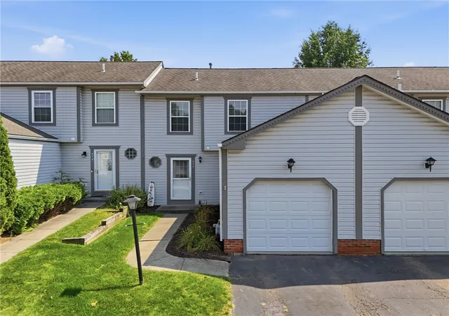 Photo 2 of Townhouse for sale at 857 Sunset Cir, Cranberry Twp, PA 16066 | MLS# 1772643 | Listing updated on 2026-09-03