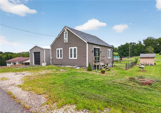 Single family home for sale at 424 Pershing Ave, Houston, PA 15342 | MLS# 1772850