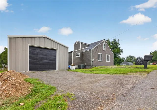 Photo 2 of Single family home for sale at 424 Pershing Ave, Houston, PA 15342 | MLS# 1772850 | Listing updated on 2026-09-12
