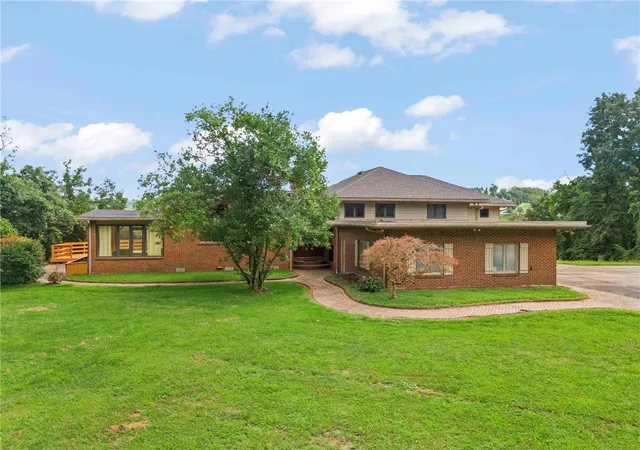 Photo 2 of Single family home for sale at 1190 Park Ave, Waynsbrg/frankln Twp, PA 15370 | MLS# 1772878 | Listing updated on 2026-09-15