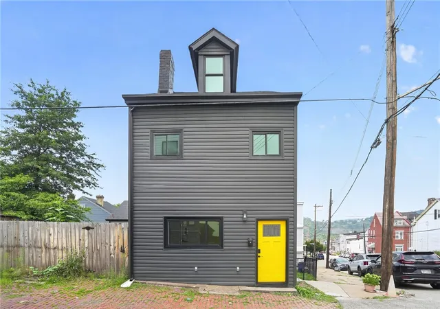 Photo 2 of Single family home for sale at 5115 Poe Way, Lawrenceville, PA 15201 | MLS# 1772604 | Listing updated on 2026-10-21