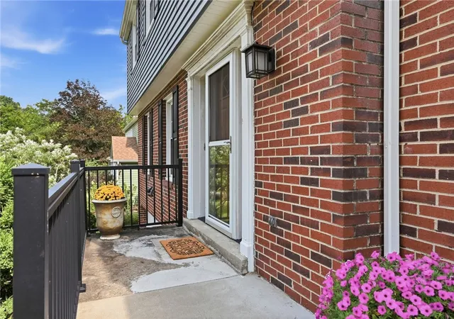 Photo 3 of Single family home for sale at 4650 Hidden Pond Dr, Hampton, PA 15101 | MLS# 1772902 | Listing updated on 2026-09-10