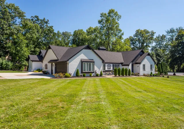 Photo 1 of Single family home for sale at 113 Oakwood Rd, Peters Twp, PA 15317 | MLS# 1772917 | Listing updated on 2026-09-09