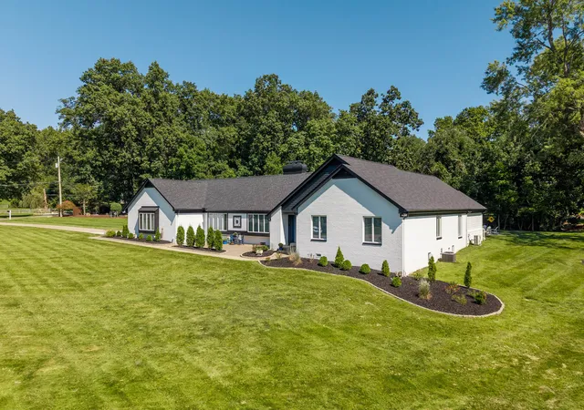 Photo 3 of Single family home for sale at 113 Oakwood Rd, Peters Twp, PA 15317 | MLS# 1772917 | Listing updated on 2026-09-09