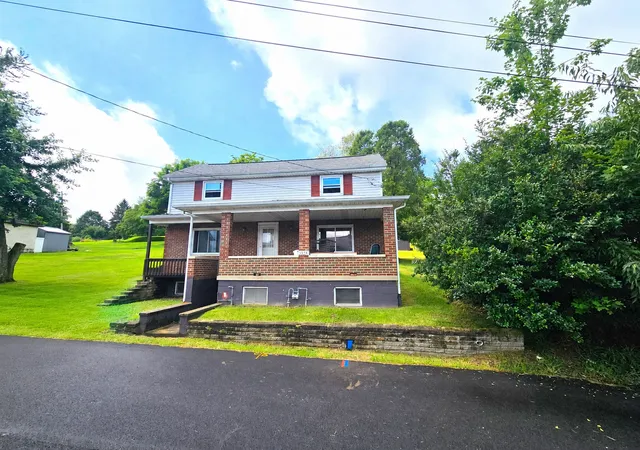 Photo 3 of Single family home for sale at 1546 North, W Leechburg, PA 15656 | MLS# 1772919 | Listing updated on 2026-09-04