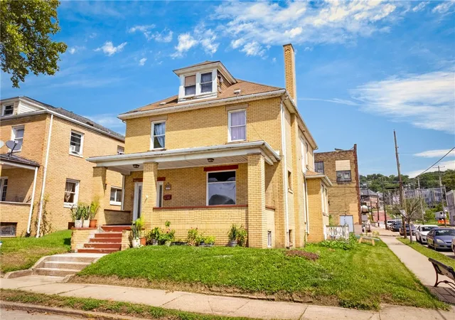 Photo 2 of Single family home for sale at 400 Park Rd, Ambridge, PA 15003 | MLS# 1772904 | Listing updated on 2026-09-23