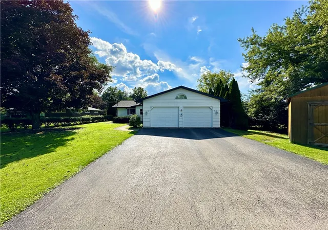 Photo 2 of Single family home for sale at 625 Rich Dr, Hickory Twp, PA 16101 | MLS# 1772883 | Listing updated on 2026-09-04