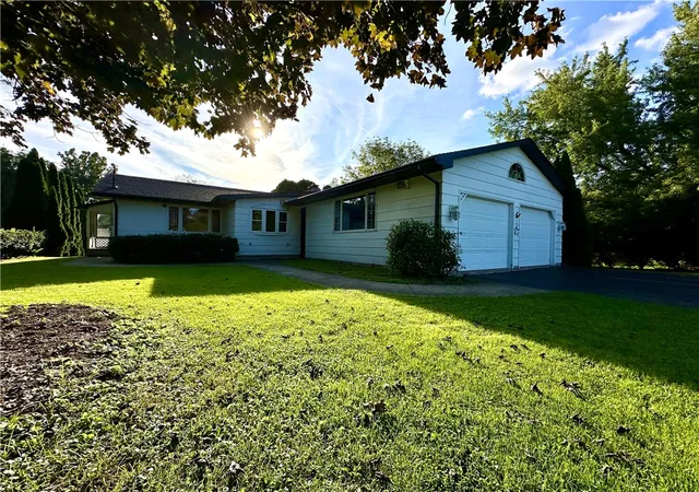 Photo 3 of Single family home for sale at 625 Rich Dr, Hickory Twp, PA 16101 | MLS# 1772883 | Listing updated on 2026-09-04
