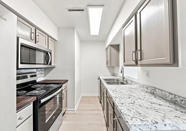 Photo 4 of Townhouse for sale at 204 Stoneridge Blvd, Twp Of But Nw, PA 16001 | MLS# 1772926 | Listing updated on 2026-09-13