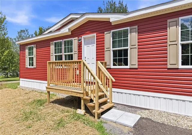 Photo 2 of Manufactured home for sale at 69 S Summit Rd #305, West Salem Twp, PA 16125 | MLS# 1772894 | Listing updated on 2026-09-04