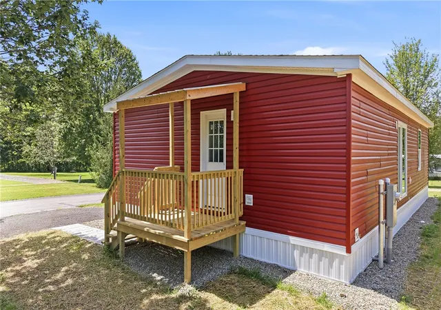 Photo 2 of Manufactured home for sale at 69 S Summit Rd #305, West Salem Twp, PA 16125 | MLS# 1772894 | Listing updated on 2026-09-04