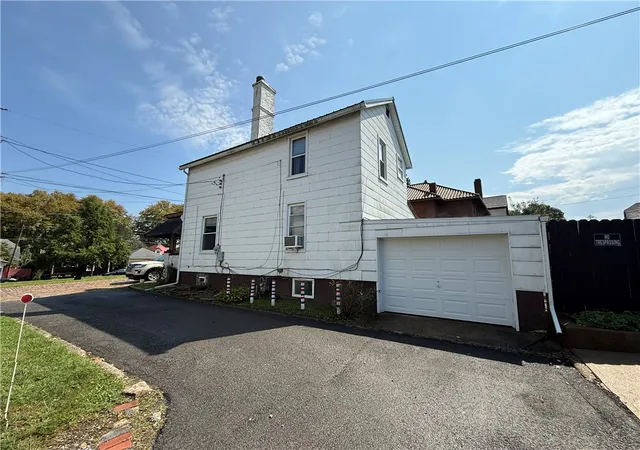 Photo 3 of Single family home for sale at 114 15th Street, Vandergrift, PA 15690 | MLS# 1772955 | Listing updated on 2026-09-08