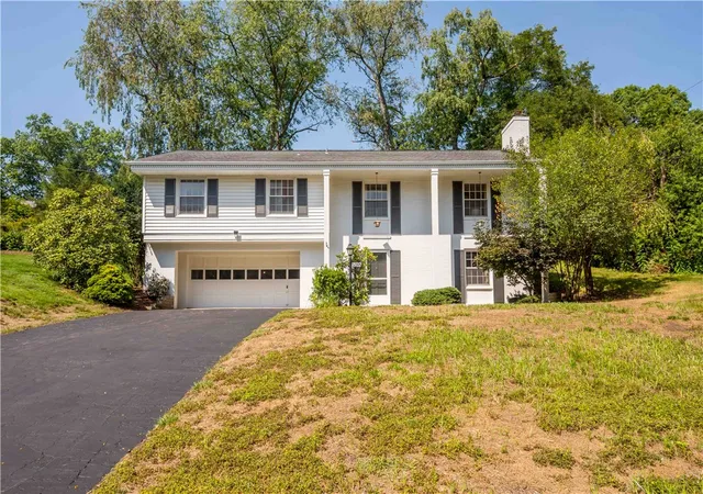 Photo 1 of Single family home for sale at 1802 Tyburn, Upper St Clair, PA 15241 | MLS# 1772416 | Listing updated on 2026-09-10