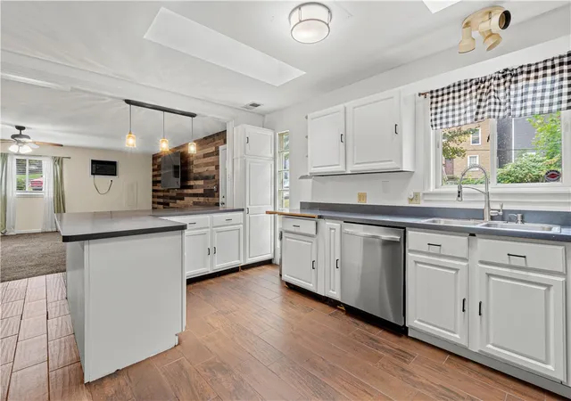 Photo 3 of Single family home for sale at 530 Spruce Run Rd, Avalon, PA 15202 | MLS# 1772757 | Listing updated on 2026-10-04