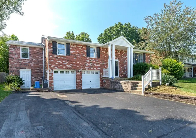 Photo 2 of Single family home for sale at 502 Saint Thomas Dr, Hempfield Twp, PA 15601 | MLS# 1772727 | Listing updated on 2026-09-27