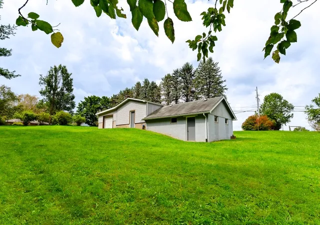 Photo 3 of Sale Pending at 719 Muddy Crk Dr, Brady Twp, PA 16057 | MLS# 1772861 | Listing updated on 2026-09-30