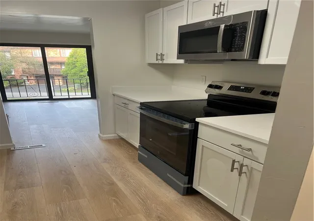 Photo 3 of Townhouse for sale at 227 Queensberry Ct, Ross Twp, PA 15237 | MLS# 1772998 | Listing updated on 2026-09-04