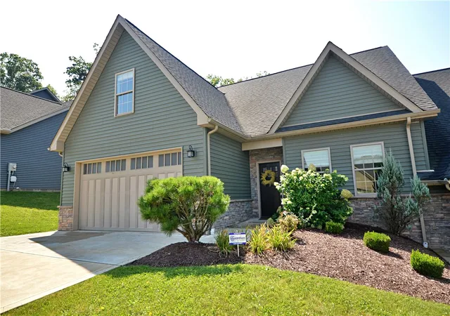 Photo 1 of Single family home for sale at 113 Hemingway Ln, Kennedy Twp, PA 15108 | MLS# 1772996 | Listing updated on 2026-09-09