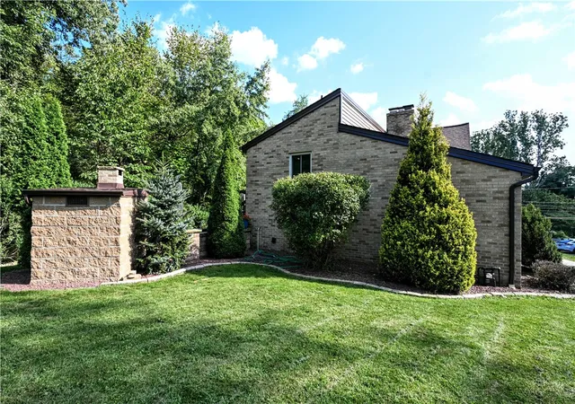 Photo 4 of Single family home for sale at 446 Lewis Run Rd, West Mifflin, PA 15122 | MLS# 1772964 | Listing updated on 2026-09-12