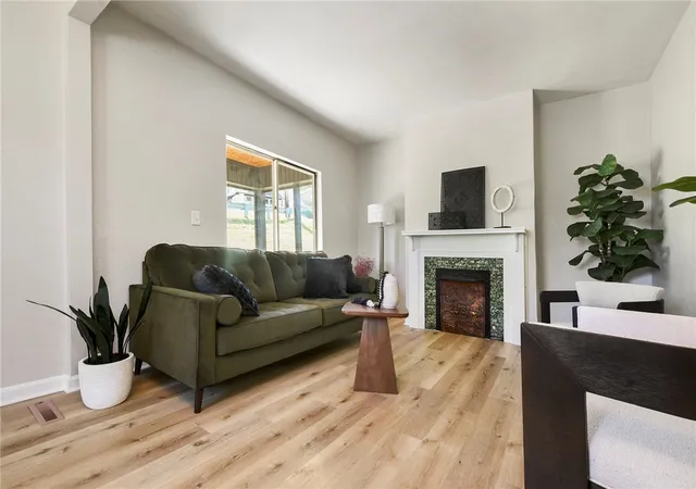 Photo 4 of Single family home for sale at 3260 Mcroberts Rd, Castle Shannon, PA 15234 | MLS# 1772999 | Listing updated on 2026-09-10