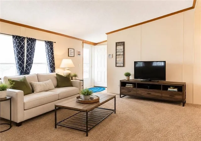 Photo 4 of Single family home for sale at 325 N Chestnut St, City Of But Nw, PA 16001 | MLS# 1773010 | Listing updated on 2026-09-29