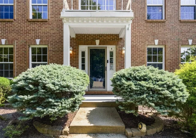 Photo 3 of Single family home for sale at 1512 Laurel Ridge Dr, Moon/crescent Twp, PA 15046 | MLS# 1772975 | Listing updated on 2026-10-17