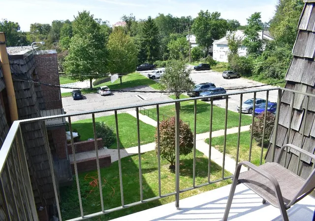 Photo 2 of Condo for sale at 633 Forest Green Dr, Moon/crescent Twp, PA 15108 | MLS# 1773015 | Listing updated on 2026-10-19